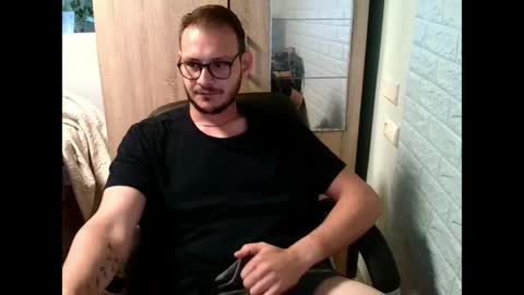 Snapshot of younromki chatting on May 2026 05:42:02 PM A... online show from May 2026 05:42:02 PM