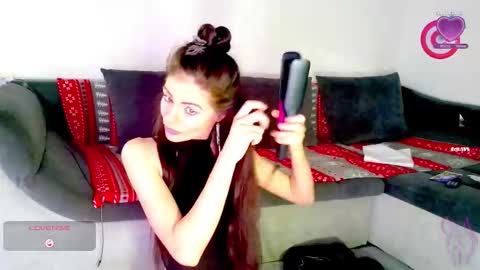 Cvetelina online show from December 2025 12:32:01 PM