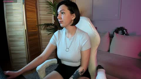 Snapshot of your_little_mom chatting on December 2024 03:47:02 PM Viky online show from December 2024 03:47:02 PM