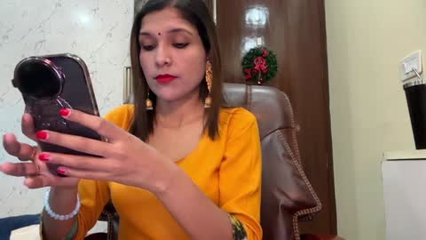 Snapshot of your_priya_77 chatting on January 2025 10:53:02 AM sonam online show from January 2025 10:53:02 AM