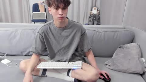 Snapshot of your_shy_guy chatting on February 2025 06:40:01 PM your_shy_guy online show from February 2025 06:40:01 PM