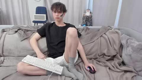 Snapshot of your_shy_guy chatting on March 2025 06:24:01 AM your_shy_guy online show from March 2025 06:24:01 AM