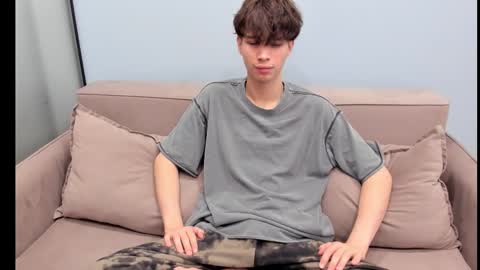 Snapshot of your_shy_guy chatting on October 2025 01:28:01 AM your_shy_guy online show from October 2025 01:28:01 AM