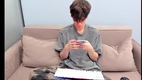 Snapshot of your_shy_guy chatting on October 2025 02:06:02 AM your_shy_guy online show from October 2025 02:06:02 AM