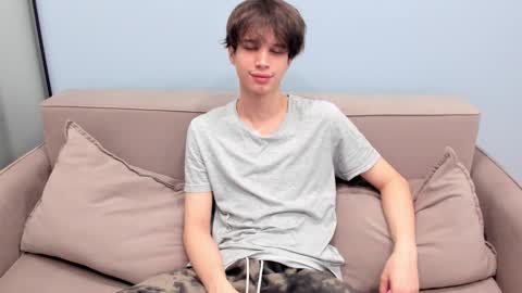 Snapshot of your_shy_guy chatting on November 2025 10:34:02 PM your_shy_guy online show from November 2025 10:34:02 PM