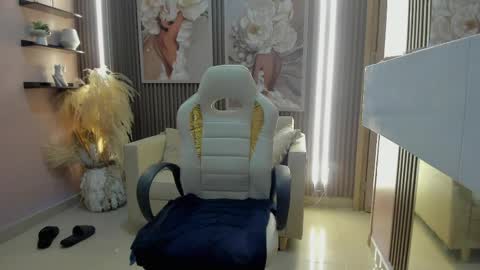Snapshot of your_sissytrans chatting on May 2026 11:32:02 PM NATASHA online show from May 2026 11:32:02 PM