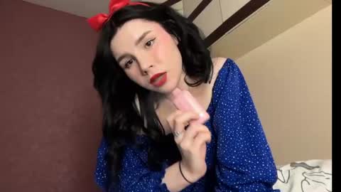 Snapshot of your_tender_doll chatting on June 2026 04:35:02 PM Alice online show from June 2026 04:35:02 PM