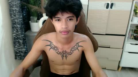 yourasian_eric online show from February 2026 05:03:01 PM