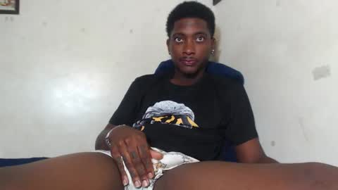 Yourdaddy2005 online show from November 2025 04:44:01 AM