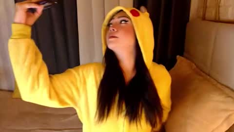 JEN  online show from April 2026 01:02:02 PM