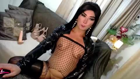 Snapshot of yourdream_rhea chatting on June 2026 02:33:01 PM rhea online show from June 2026 02:33:01 PM
