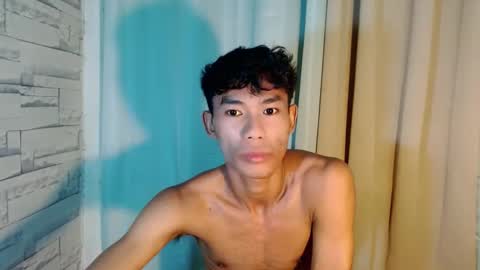 Snapshot of yourdreamboyx chatting on December 2024 07:00:02 PM Rence online show from December 2024 07:00:02 PM