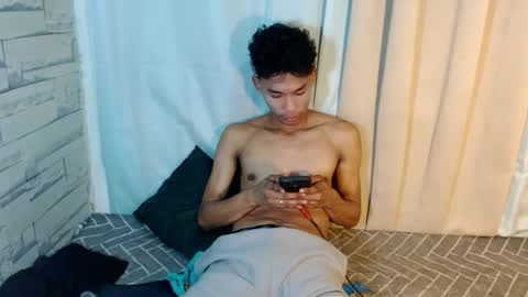 Snapshot of yourdreamboyx chatting on December 2024 08:44:01 PM Rence online show from December 2024 08:44:01 PM