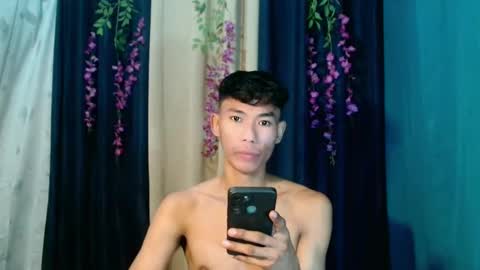 Snapshot of yourdreamboyx chatting on December 2024 06:17:01 PM Rence online show from December 2024 06:17:01 PM