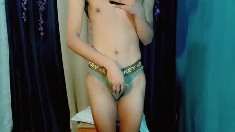 Snapshot of yourdreamboyx chatting on December 2024 05:21:02 PM Rence online show from December 2024 05:21:02 PM