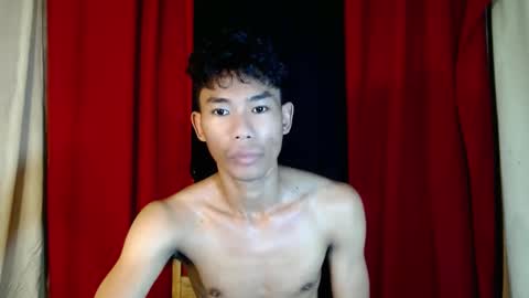 Snapshot of yourdreamboyx chatting on December 2024 09:33:02 AM Rence online show from December 2024 09:33:02 AM