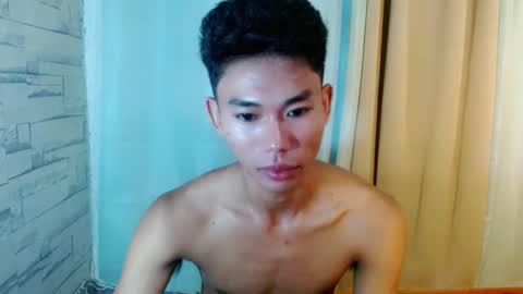 Snapshot of yourdreamboyx chatting on February 2025 09:27:02 PM Rence online show from February 2025 09:27:02 PM