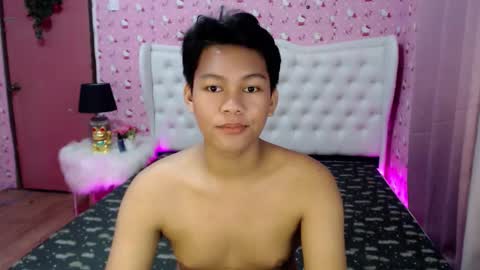 Snapshot of yourdreamboyxx chatting on September 2025 09:25:02 PM HEN online show from September 2025 09:25:02 PM