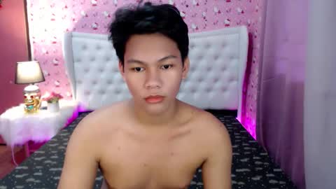 Snapshot of yourdreamboyxx chatting on September 2025 10:42:01 PM HEN online show from September 2025 10:42:01 PM