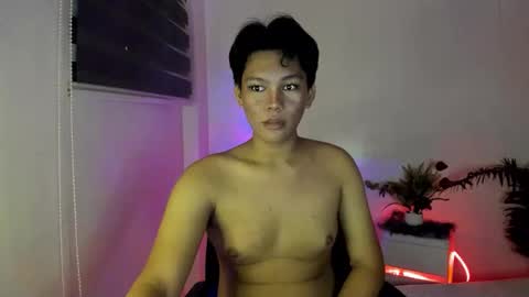 Snapshot of yourdreamboyxx chatting on September 2025 07:48:01 PM HEN online show from September 2025 07:48:01 PM