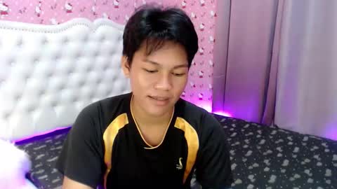 Snapshot of yourdreamboyxx chatting on October 2025 09:21:01 PM HEN online show from October 2025 09:21:01 PM