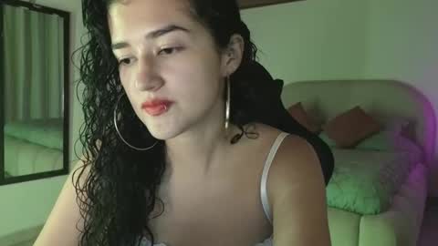Snapshot of yourdreamgirl2025 chatting on April 2026 11:53:01 PM yourdreamgirl2025 online show from April 2026 11:53:01 PM