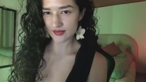 Snapshot of yourdreamgirl2025 chatting on May 2026 11:42:01 PM yourdreamgirl2025 online show from May 2026 11:42:01 PM