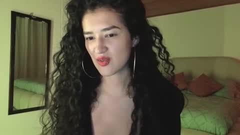 Snapshot of yourdreamgirl2025 chatting on May 2026 11:54:01 PM yourdreamgirl2025 online show from May 2026 11:54:01 PM