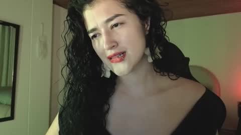 Snapshot of yourdreamgirl2025 chatting on May 2026 11:33:02 PM yourdreamgirl2025 online show from May 2026 11:33:02 PM