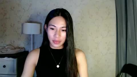 Snapshot of yourdreamgirlgwen chatting on June 2026 06:04:01 AM GWENI online show from June 2026 06:04:01 AM