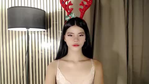 Vivian online show from December 2025 08:05:02 PM