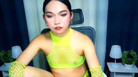 Goddess Yoshi online show from November 2025 11:03:01 PM