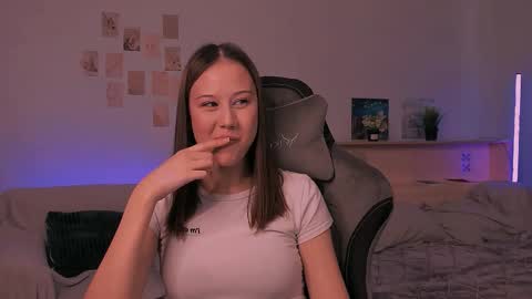 Nikol online show from October 2025 11:51:02 AM