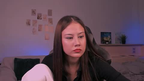 Nikol online show from October 2025 12:36:02 PM