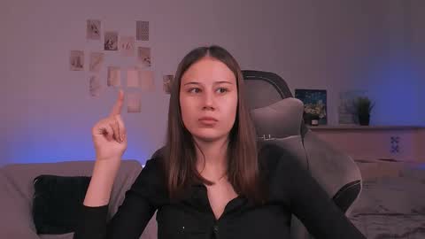 Nikol online show from October 2025 08:35:01 AM