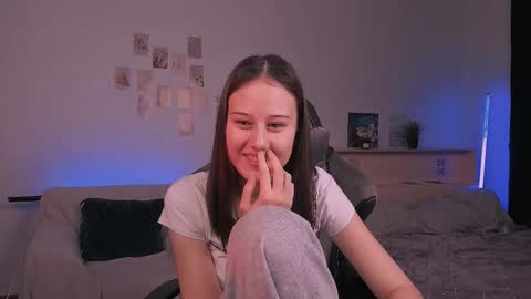 Nikol online show from October 2025 01:34:01 PM
