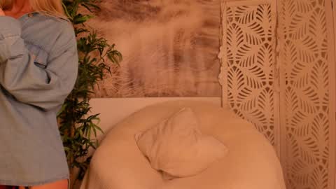 Sarah online show from November 2025 08:00:01 PM