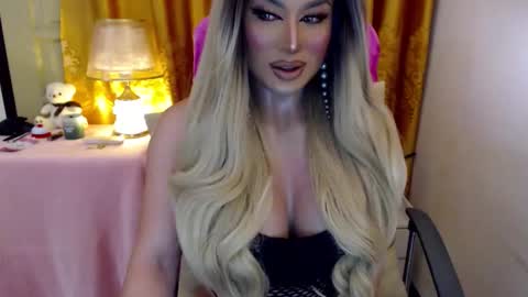 Snapshot of yourmistressofevil_isback chatting on June 2026 03:34:02 PM Adriana Maxwell online show from June 2026 03:34:02 PM
