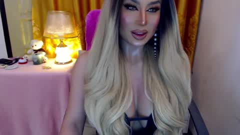 Snapshot of yourmistressofevil_isback chatting on June 2026 05:46:01 PM Adriana Maxwell online show from June 2026 05:46:01 PM