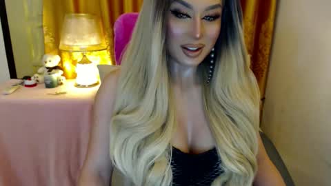 Snapshot of yourmistressofevil_isback chatting on June 2026 06:51:02 PM Adriana Maxwell online show from June 2026 06:51:02 PM