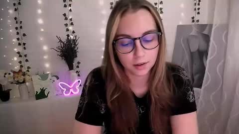 Happy online show from September 2025 09:01:01 AM