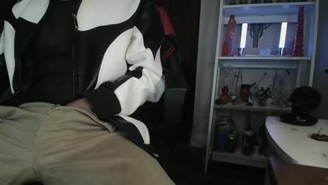 HungLo1 online show from February 2025 10:12:01 PM
