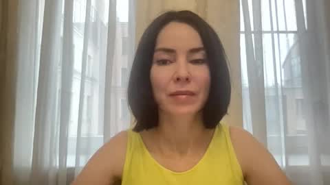 yoursofia_ online show from November 2025 11:32:02 AM