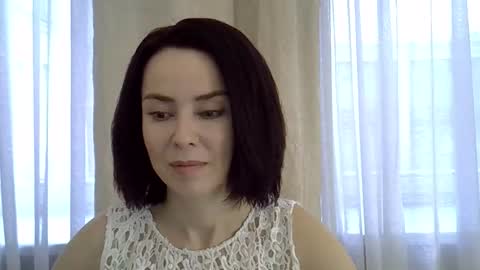 yoursofia_ online show from November 2025 11:33:02 AM