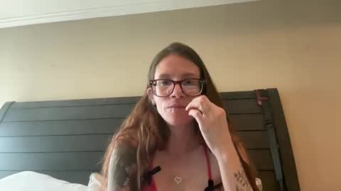 Snapshot of yourstrulylivy chatting on February 2025 04:40:02 PM yourstrulylivy online show from February 2025 04:40:02 PM