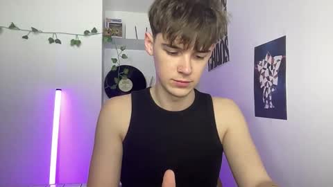 Snapshot of yoursweetyguy chatting on April 2026 04:37:01 PM yoursweetyguy online show from April 2026 04:37:01 PM