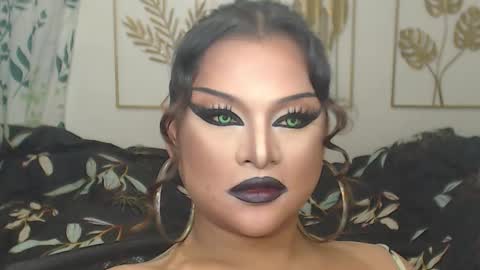 Snapshot of yourtrannyqueenxxx chatting on October 2025 12:42:01 AM Anastacia Grey  online show from October 2025 12:42:01 AM