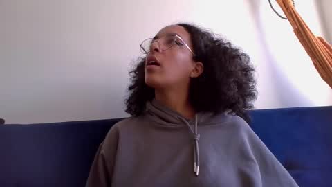 elizabeth  ju   online show from December 2024 07:00:02 PM