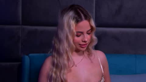 Foxie online show from November 2025 06:22:02 PM