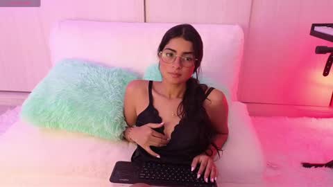 Snapshot of yues0506 chatting on December 2024 10:24:01 PM Yurani online show from December 2024 10:24:01 PM